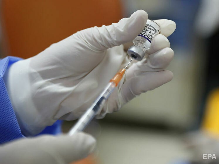 Минздрав Украины разрешил третью дозу вакцины от COVID-19 для медиков и сотрудников домов интернатного типа