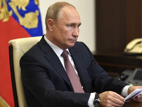 По словам Путина, в России иноагентами признаны 74 организации из 200 тысяч