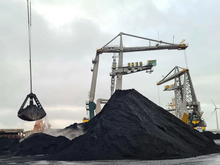Ахметов домовився про постачання із США додаткових двох кораблів із вугіллям