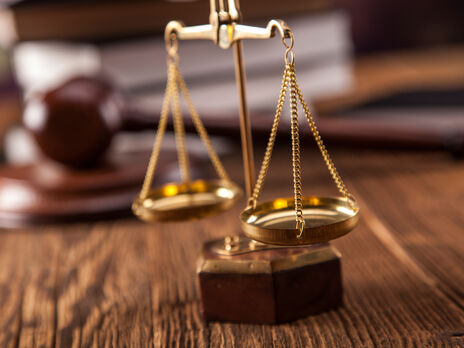 Мужчина, который переоделся женщиной и пытался развратить ребенка в школьном туалете во Львове, арестован