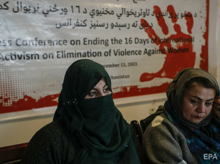В афганской провинции талибы запретили врачам помогать женщинам без сопровождения мужчин