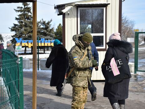 Россия в ТКГ ставила условием открытия КПВВ на Донбассе признание российской вакцины и 