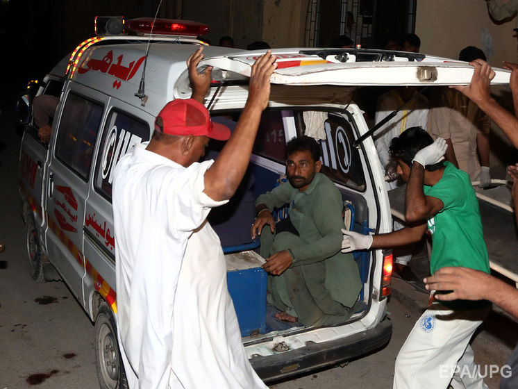 Количество жертв взрыва в пакистанской мечети выросло до 52