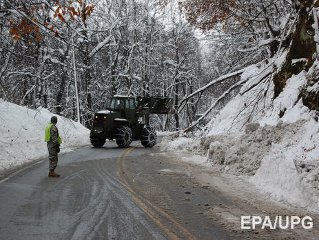 "Укравтодор" ограничил дорожное движение в нескольких регионах страны из-за снегопада