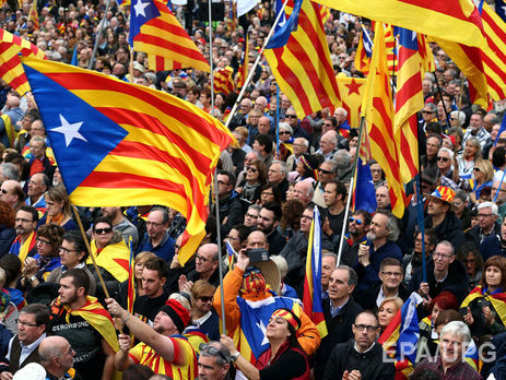 В Барселоне 80 тыс. человек протестовали против действий правительства Испании. Фоторепортаж