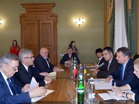 Маршал Сената Польши о сожжении флага Украины: Такие случаи недопустимы, постараемся решить вопрос