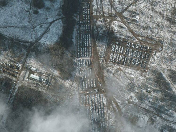 Спутниковые снимки показывают, что Россия продолжает наращивать силы вблизи Украины – Reuters