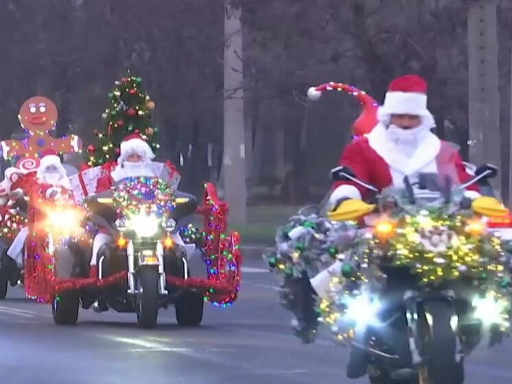 По Одессе проехали Деды Морозы на мотоциклах. Видео