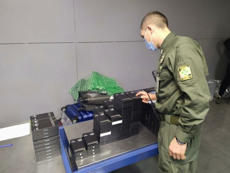 В аэропорту Одессы пограничники выявили партию iPhone на 7 млн грн