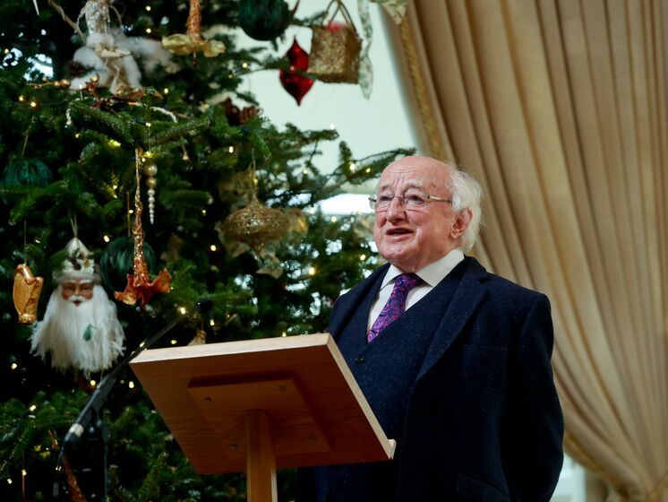 Президент Ирландии пожелал счастливого Рождества, опубликовав фото со своими собаками