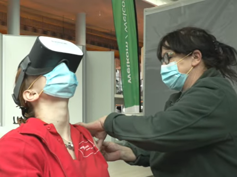 У Нідерландах можуть вакцинувати проти коронавірусу у VR-окулярах тих, хто боїться щеплень