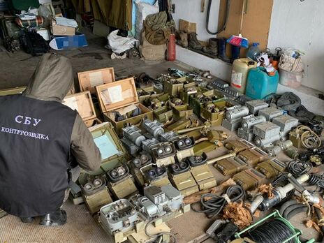 В Хмельницкой области контрактник вывез из воинской части комплектующие для военной бронетехники на 1 млн грн – СБУ