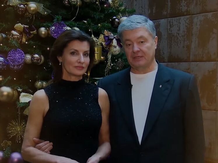 "Прямий" и "5 канал" показали новогоднее поздравление Порошенко вместо обращения Зеленского