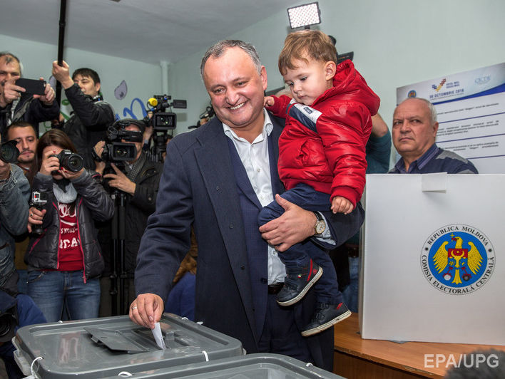 Социалист Додон лидирует на выборах президента Молдовы