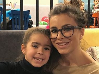 Дочь Ани Лорак учится кататься на коньках