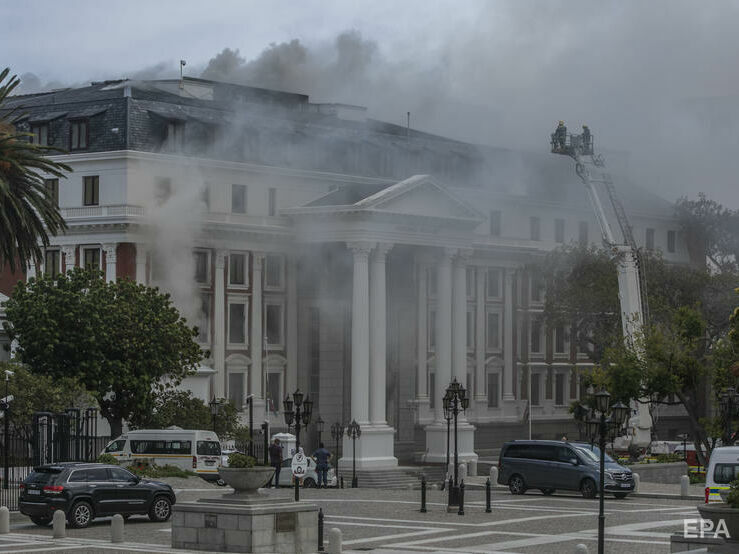 У ПАР у справі про пожежу в будівлі парламенту затримали чоловіка
