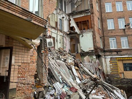 В Харькове обрушилась стена четырехэтажного нежилого дома. Видео