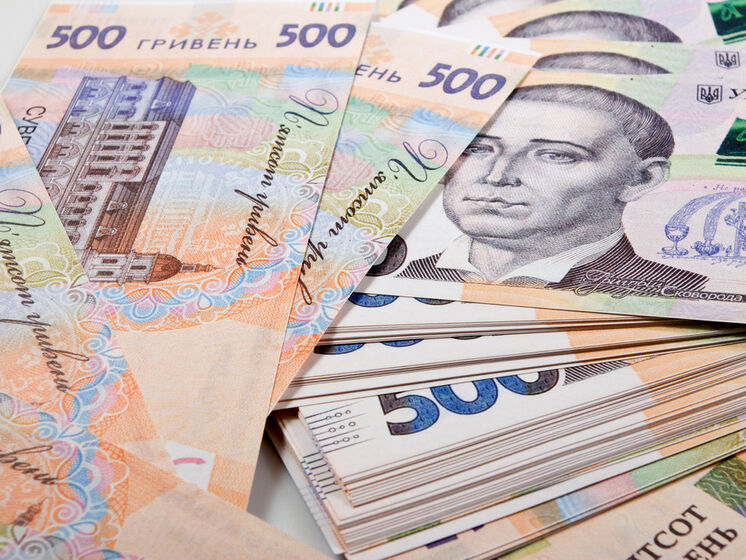 Гривна подорожала к евро, но упала к доллару