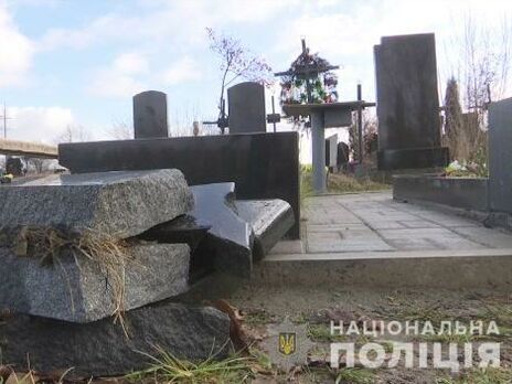 Житель Житомирской области повредил 14 могил на сельском кладбище – полиция