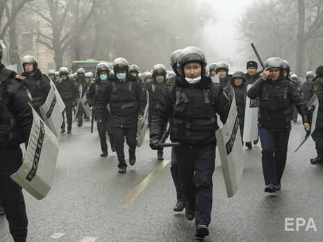 В МВД Казахстана заявили, что в ходе протестов и беспорядков погибло восемь правоохранителей