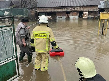Через паводок на Закарпатті затопило приблизно 220 господарств