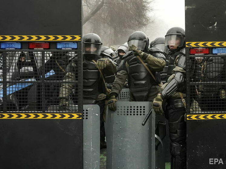 Власти Казахстана проводят спецоперацию в Алматы. На улице слышна стрельба, СМИ пишут о погибших военнослужащих