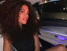 "Такая сладкая попка". Кунаки снялась в мокром микробикини 