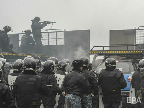 В Алмати по людях, що стояли на площі, відкрили вогонь з автоматів. Є вбиті та поранені