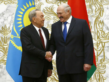 Лукашенко поговорил по телефону с Назарбаевым. Он не появлялся на публике с начала протестов в Казахстане