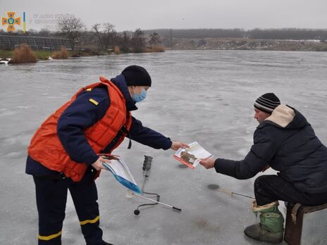 Рятувальники закликали пам'ятати про правила безпеки на льоду