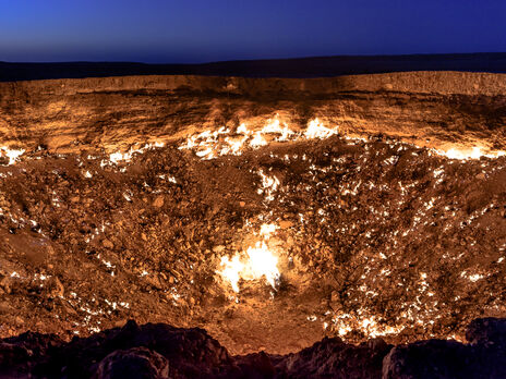 Газовый кратер в пустыне Каракумы в районе Дарвазы появился в 1971 году