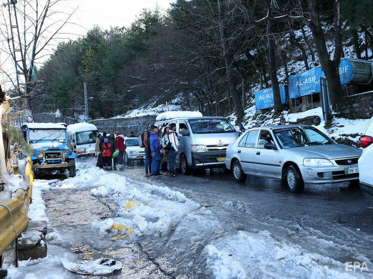 На північ Пакистану звалився снігопад, загинуло понад 20 людей