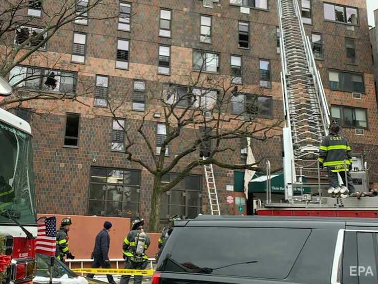 Унаслідок пожежі в багатоповерхівці в Нью-Йорку загинуло щонайменше 19 людей, серед них дев'ятеро дітей