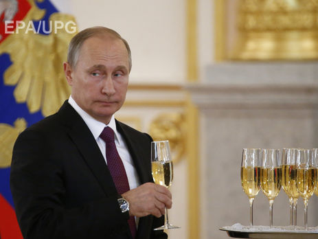 Путин заявил Трампу, что готов выстраивать диалог на принципах невмешательства во внутренние дела друг друга