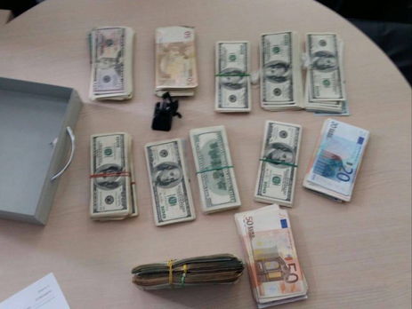 При обыске у задержанного руководителя архитектурно-строительной инспекции на Волыни нашли $100 тыс. и €10 тыс.