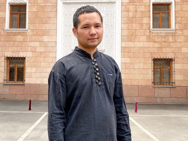 "Его электропиано стоит, как автомобиль". Друзья музыканта из Кыргызстана назвали "бредом" историю о $200 за участие в беспорядках в Казахстане