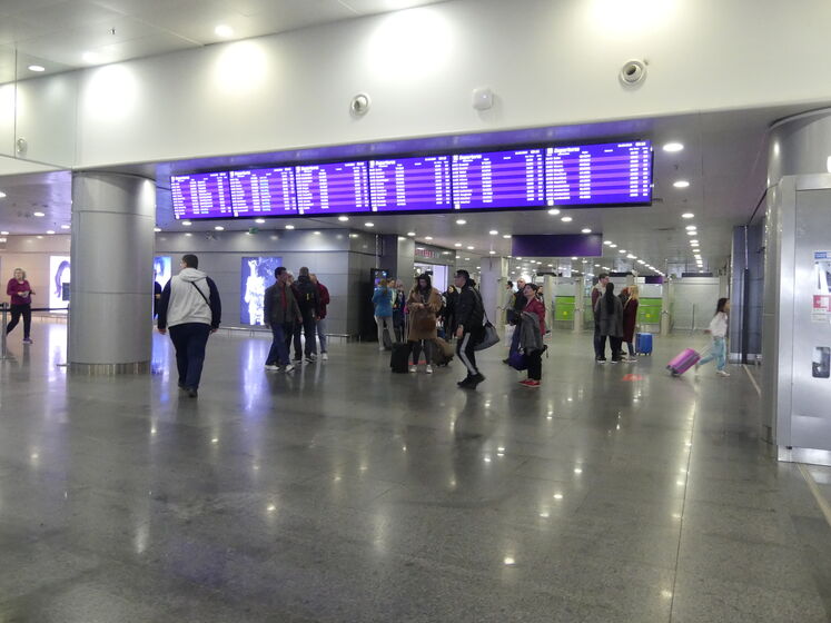 В Киеве "заминировали" аэропорты и торговые центры, полиция ищет взрывчатку