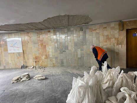 В Харькове в вестибюле станции метро обвалился потолок