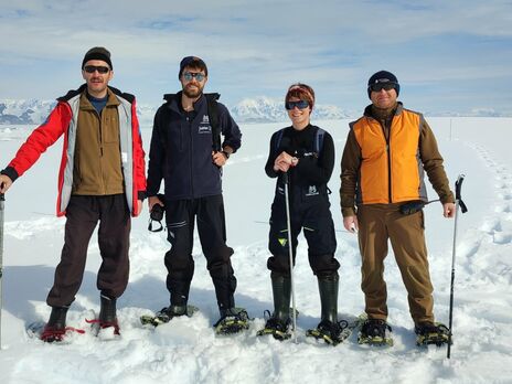 Вчені вже побували на куполі льодовика на острові Галіндез