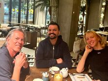 "Что это будет за песня и куда, скоро узнаете". Полякова показала, как в Испании записывает англоязычную песню со шведским продюсером и "гакает"