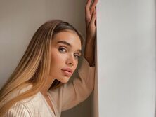 "Я просто получаю оргазм, глядя на эти фото". Блогер Саша Бо снялась в прозрачном нижнем белье