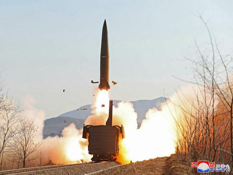 Влада КНДР повідомила, що запустила дві ракети з поїзда