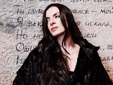 Мейхер поделилась архивным снимком со своей мамой