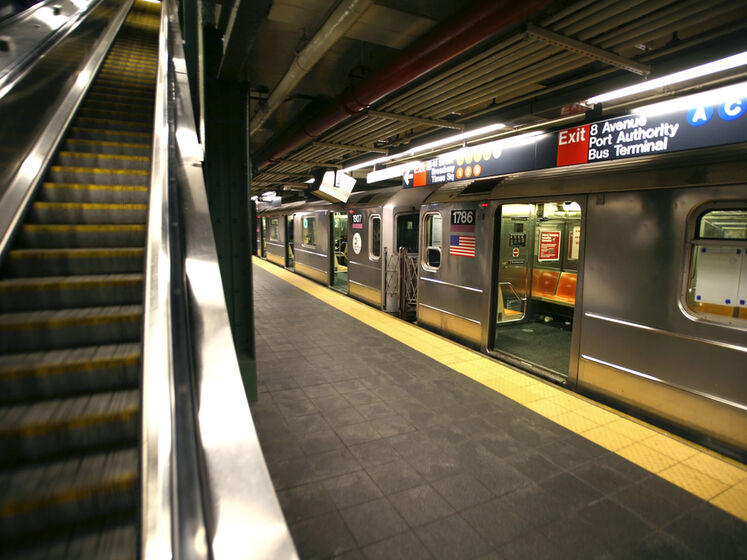 У США та Бельгії двох жінок у метро штовхнули під колеса поїзда. Одна з них загинула