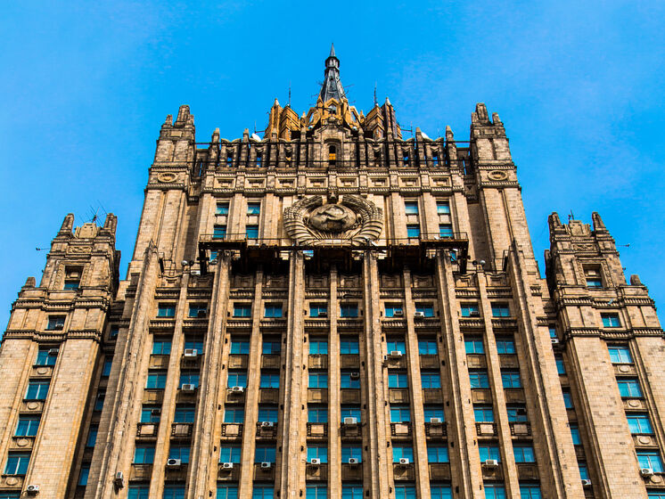У МЗС РФ заявили, що посольство в Києві працює у штатному режимі. ЗМІ повідомляли про евакуацію російських дипломатів зі Львова та Києва