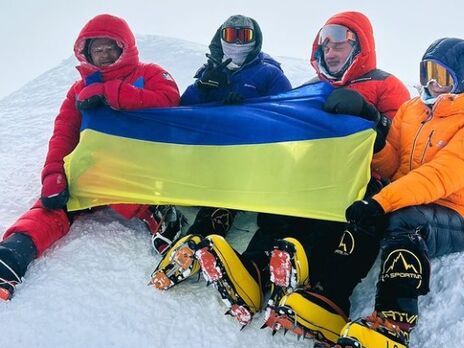 Альпіністи з України піднялися на найвищу точку Антарктиди, серед тих, хто підкорив вершину, – дружина мера Дніпра