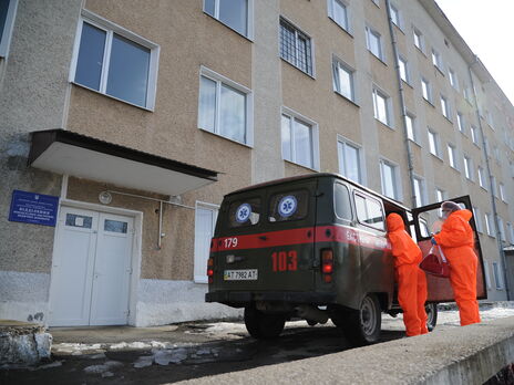 В Украине продолжает расти суточное число новых заражений COVID-19