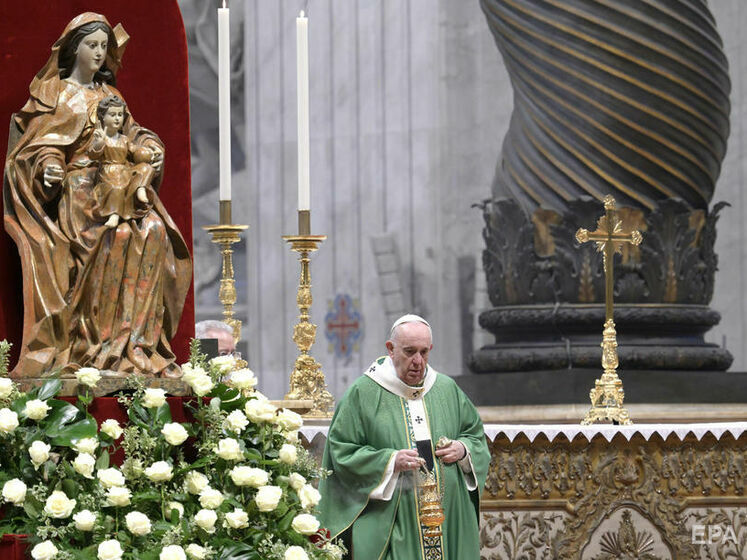 Через напружену ситуацію навколо України папа римський закликав 26 січня помолитися за мир