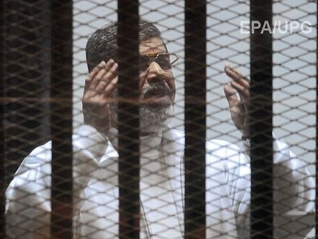Суд Египта отменил экс-президенту Мурси смертный приговор