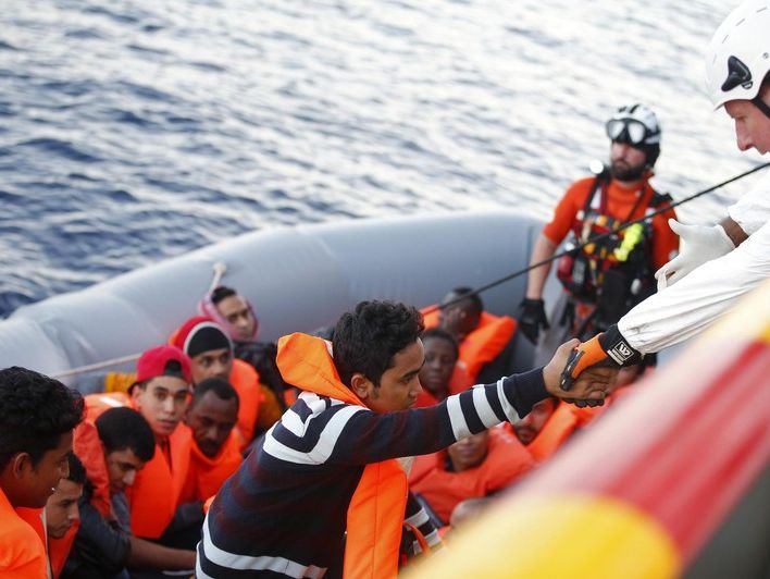 Reuters: В Средиземном море спасли 298 мигрантов